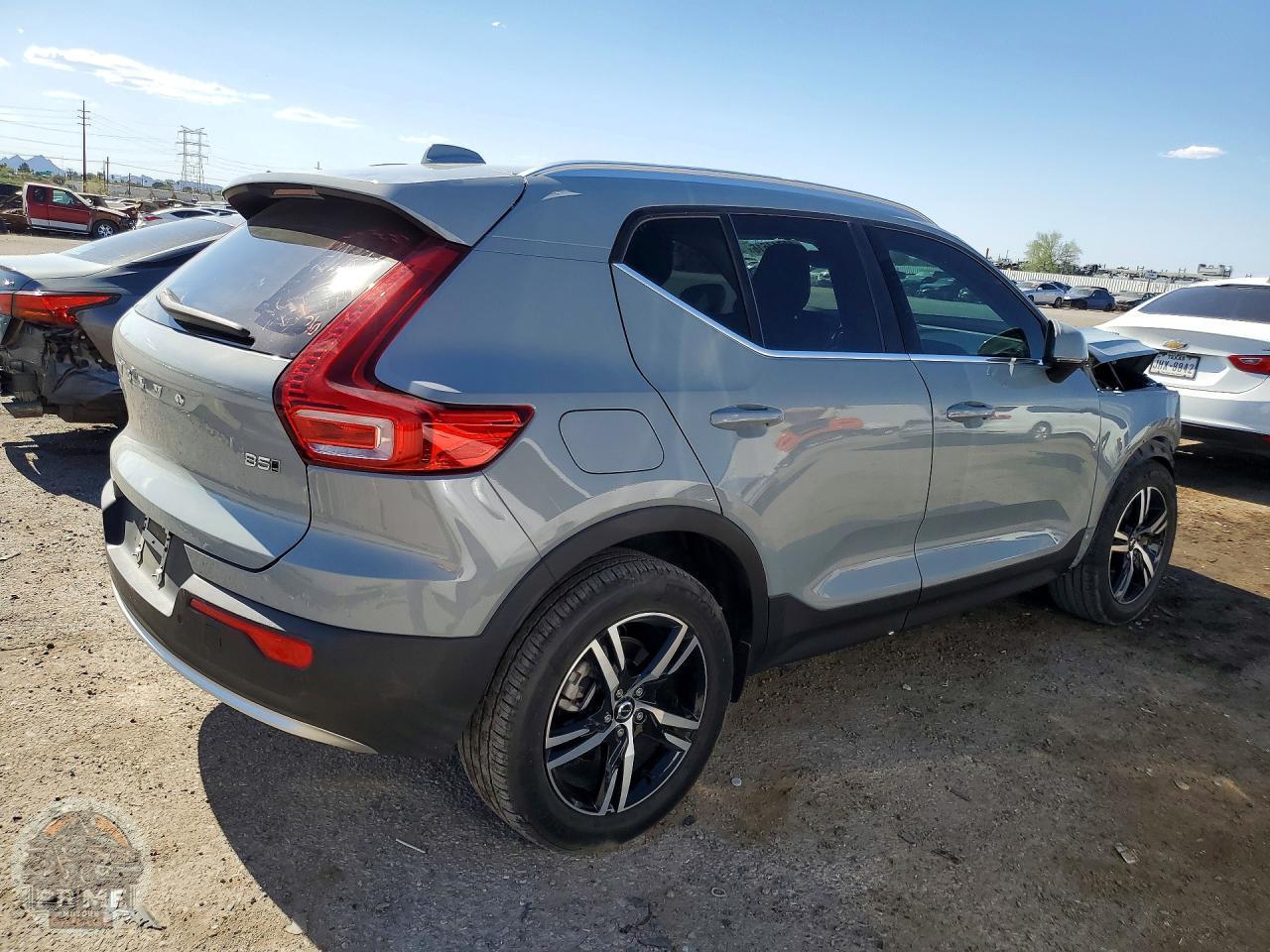 2024 VOLVO XC40 — фото 3