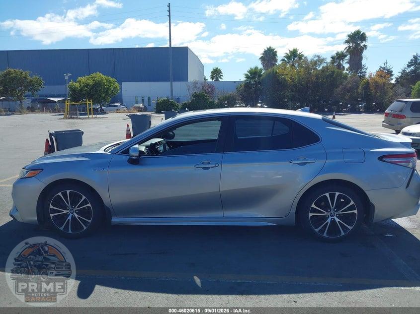 2019 TOYOTA CAMRY HYBRID SE — фото 14