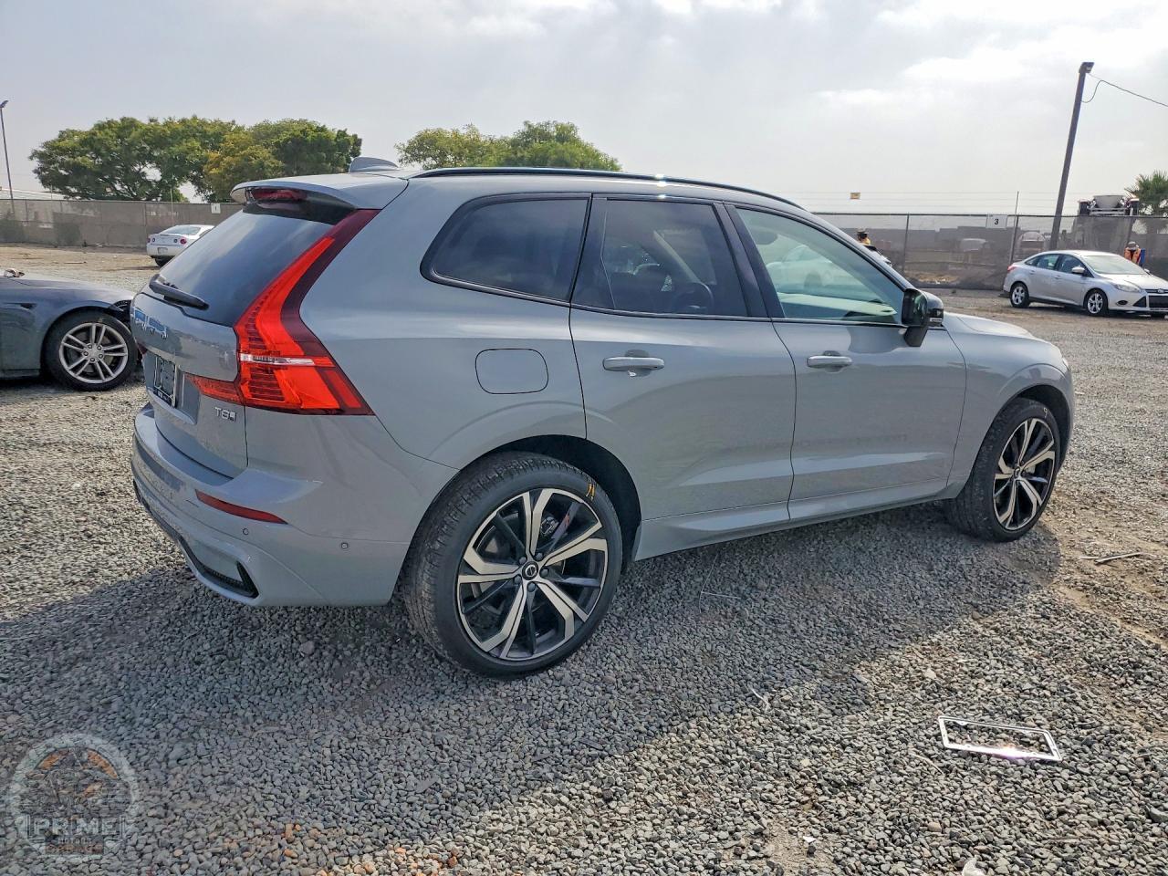 2025 VOLVO XC60 — фото 3