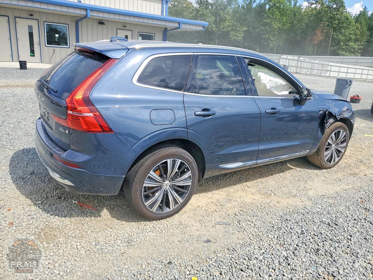2022 VOLVO XC60 — фото 3
