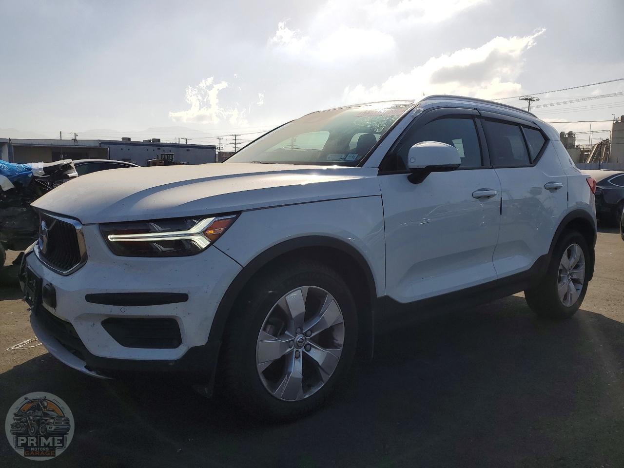 2020 VOLVO XC40 — фото 1