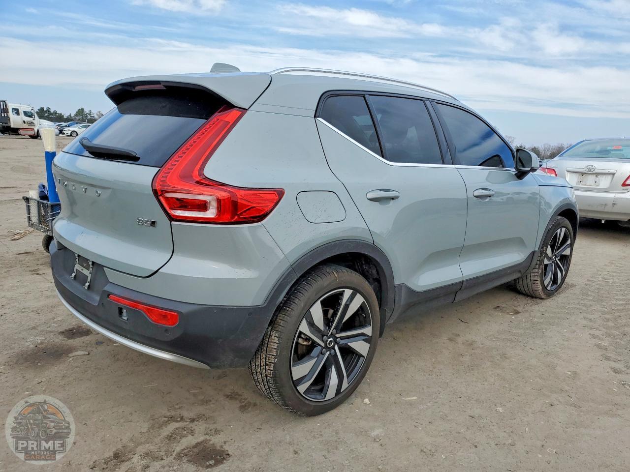 2024 VOLVO XC40 — фото 3