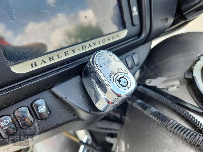 2017 HARLEY-DAVIDSON FLHTCU (ULTRA CLASSIC ELECTRA GLIDE) — фото 8