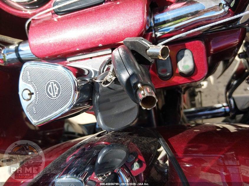 2011 HARLEY-DAVIDSON FLTRUSE (CVO ROAD GLIDE ULTRA) — фото 11