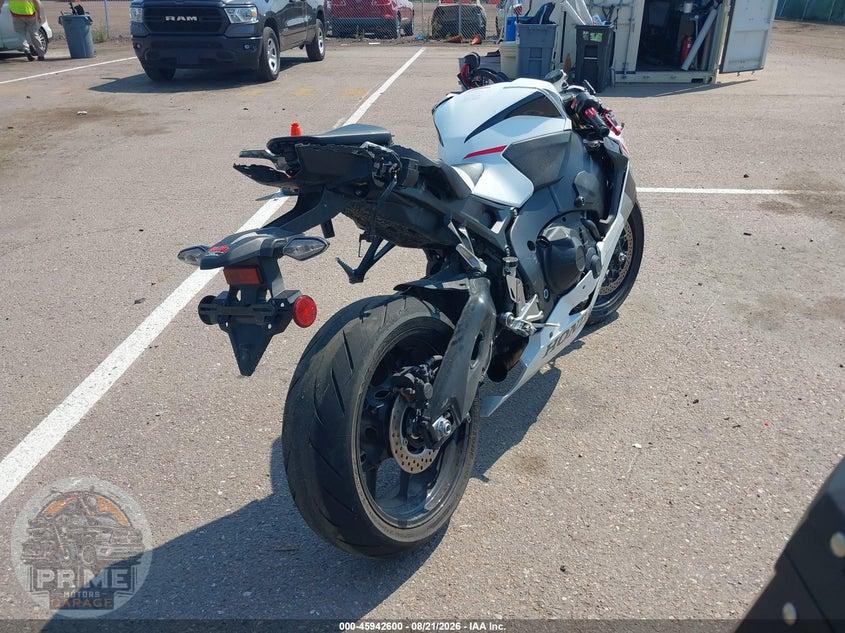 2026 HONDA CBR1000 RR — фото 4
