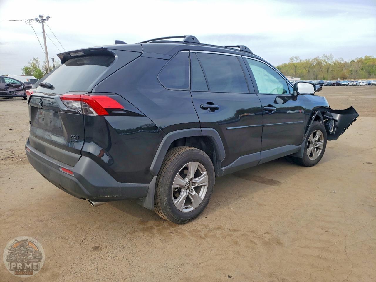 2025 TOYOTA RAV4 — фото 3