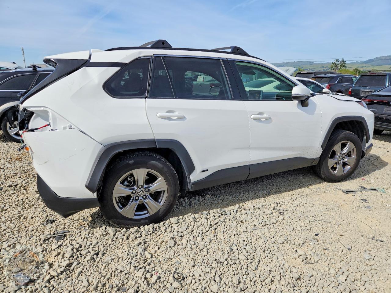2025 TOYOTA RAV4 — фото 3