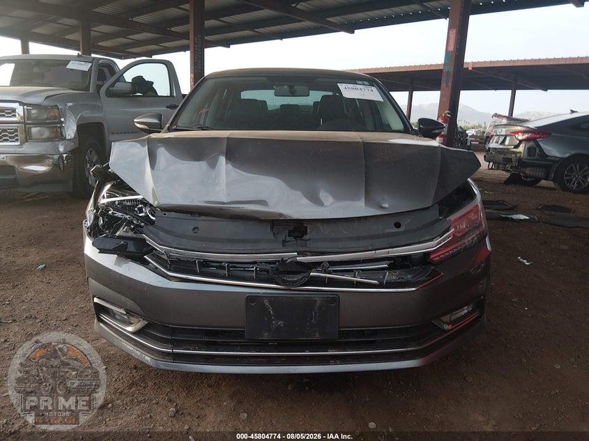 2017 VOLKSWAGEN PASSAT 1.8T SE — фото 12