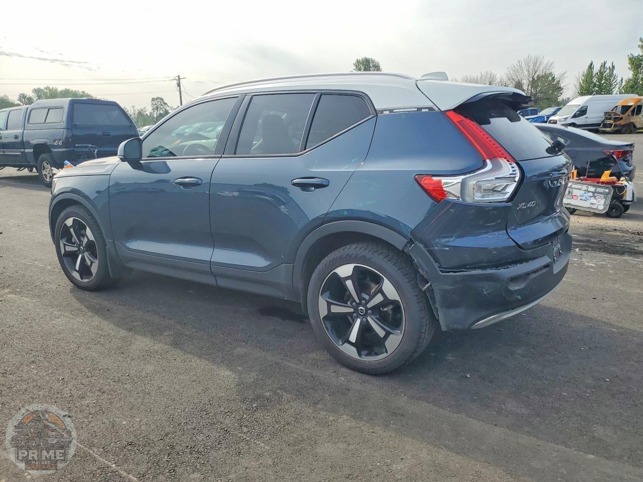 2021 VOLVO XC40 — фото 2