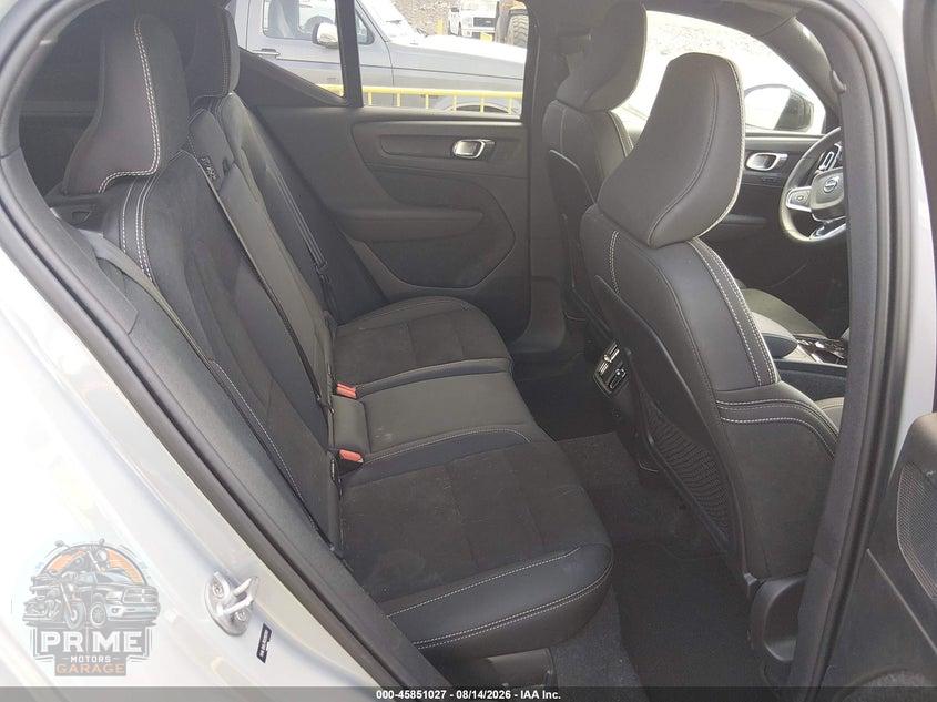2024 VOLVO XC40 B5 PLUS DARK THEME — фото 8