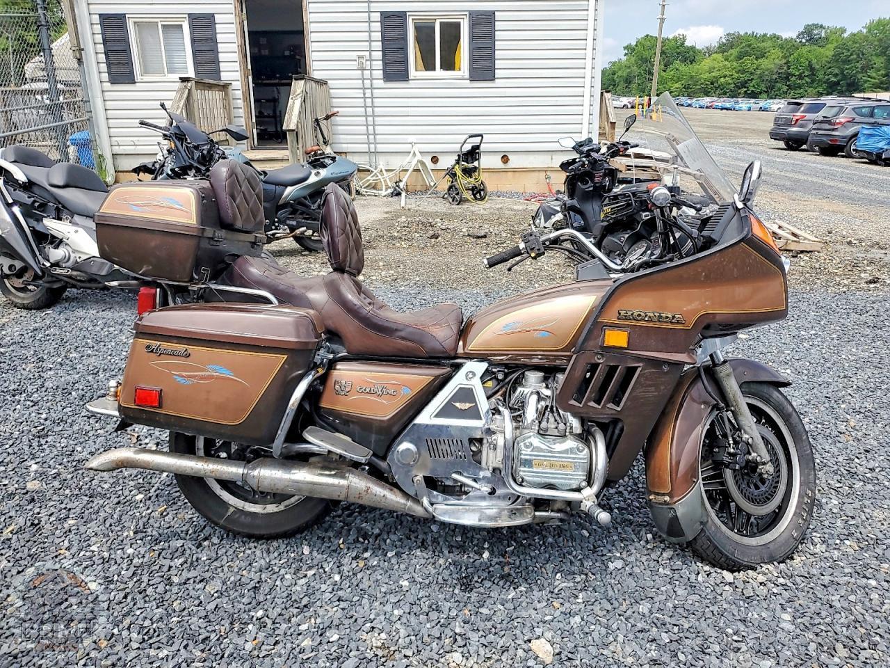 1982 HONDA GL1100 — фото 1