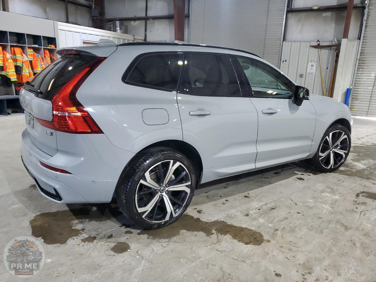 2025 VOLVO XC60 — фото 3