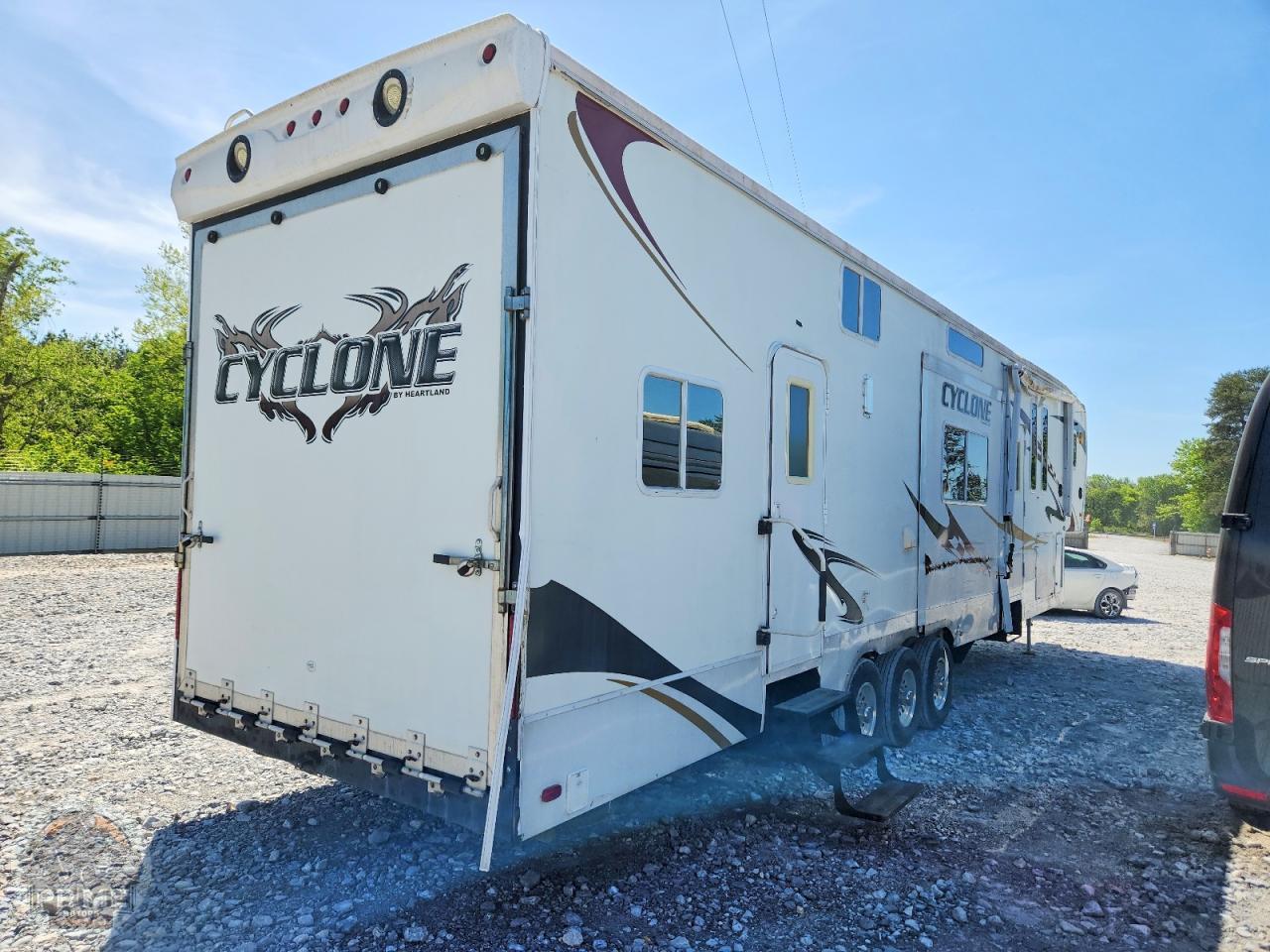 2009 HEARTLAND RV CYCLONE — фото 4