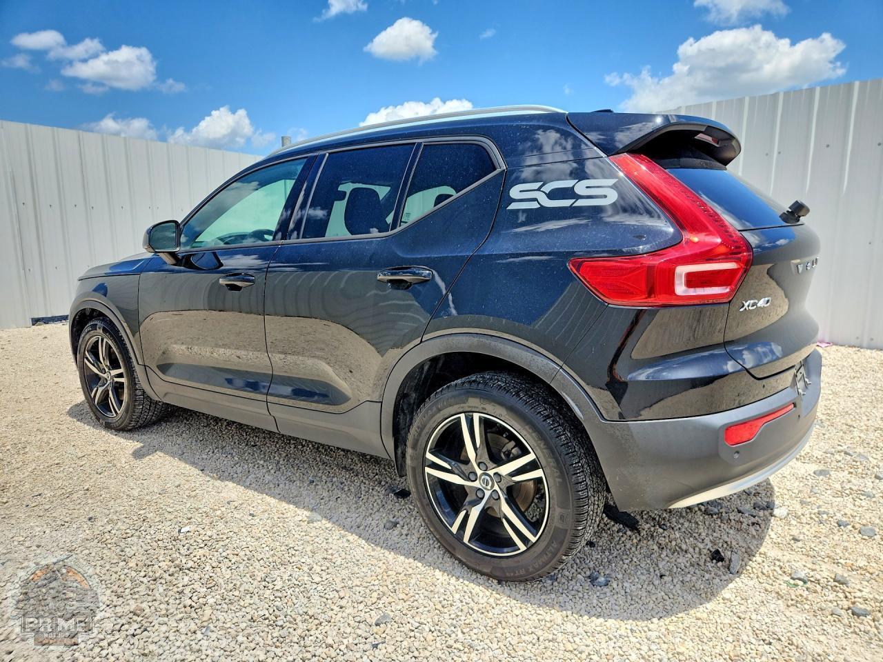 2023 VOLVO XC40 — фото 3