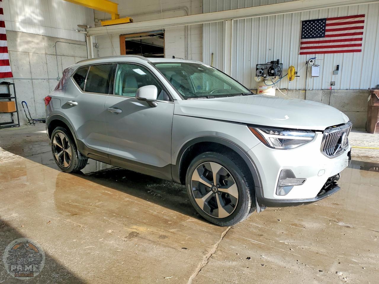 2025 VOLVO XC40 — фото 10