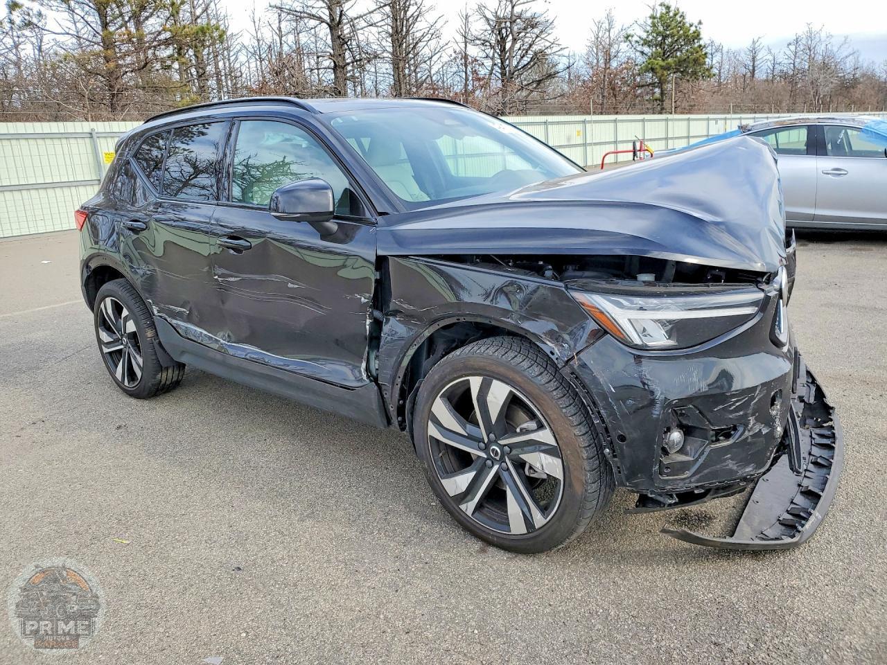 2024 VOLVO XC40 — фото 4