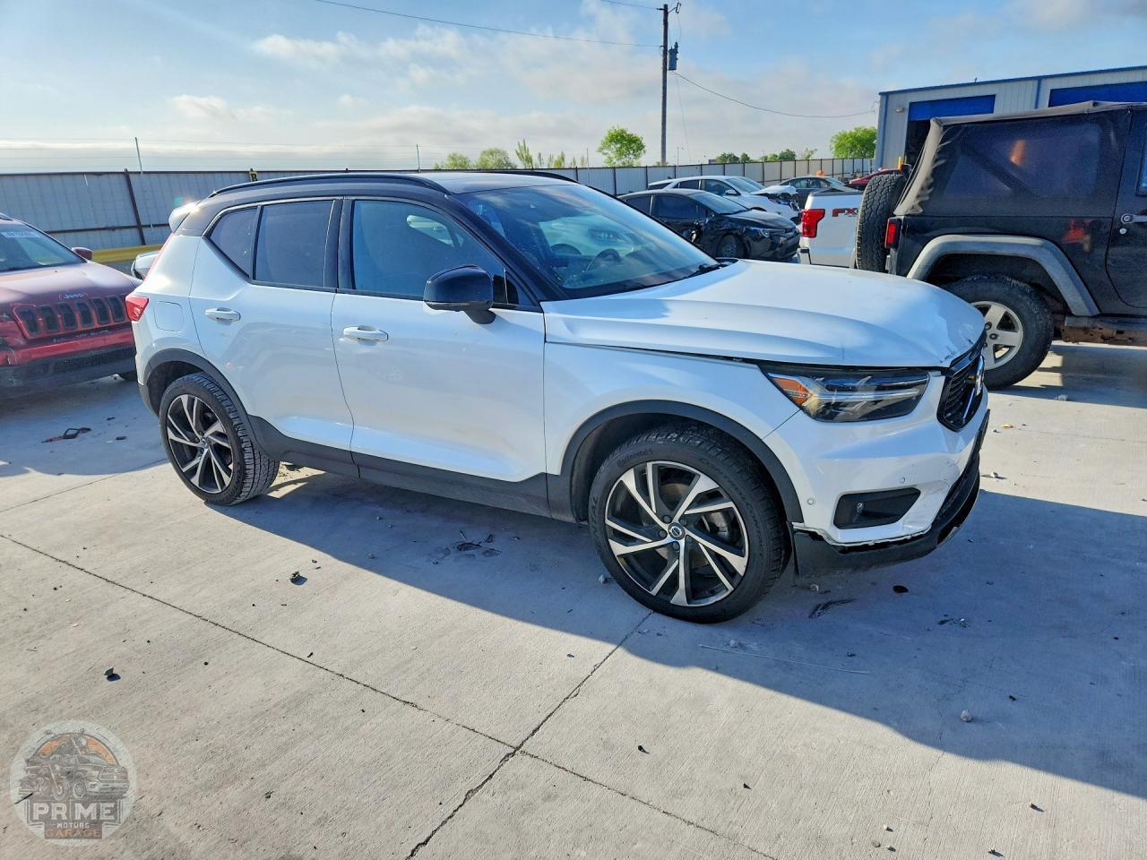 2022 VOLVO XC40 — фото 4