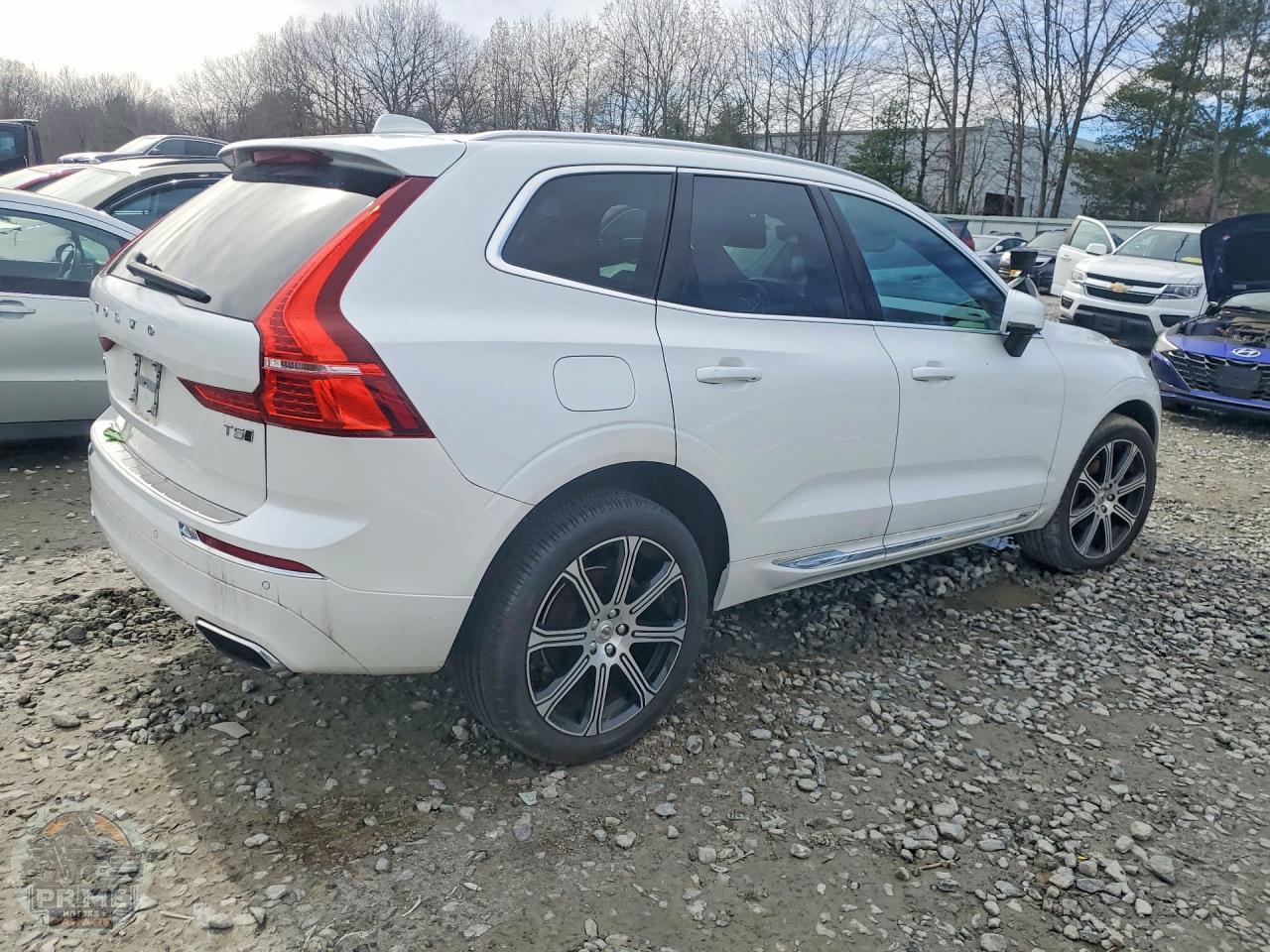 2021 VOLVO XC60 — фото 3