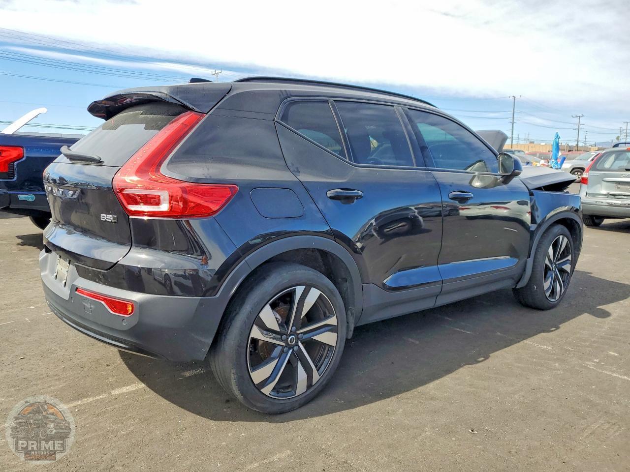 2024 VOLVO XC40 — фото 3
