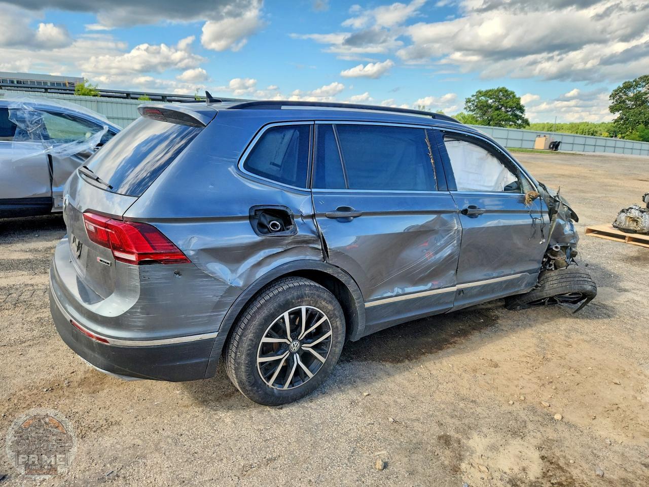 2021 VOLKSWAGEN TIGUAN — фото 3