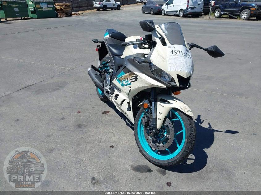 2024 YAMAHA YZFR3 A — фото 1