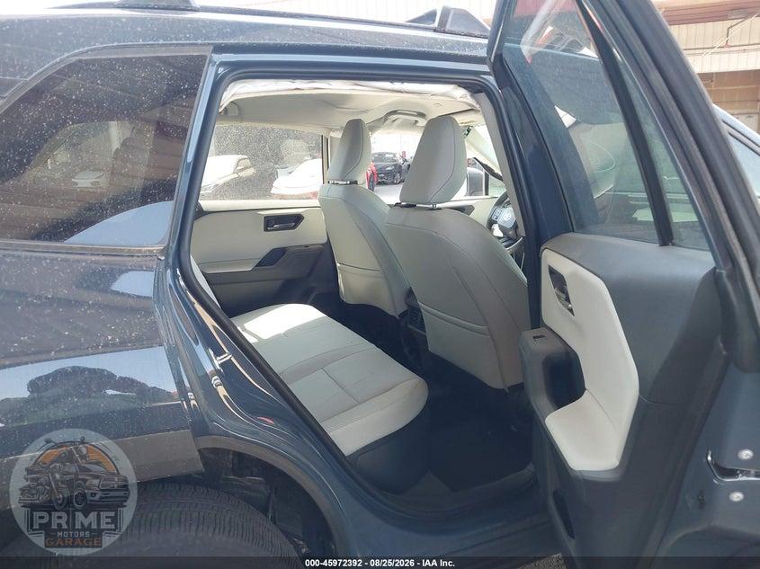 2026 TOYOTA RAV4 XLE PREMIUM — фото 8