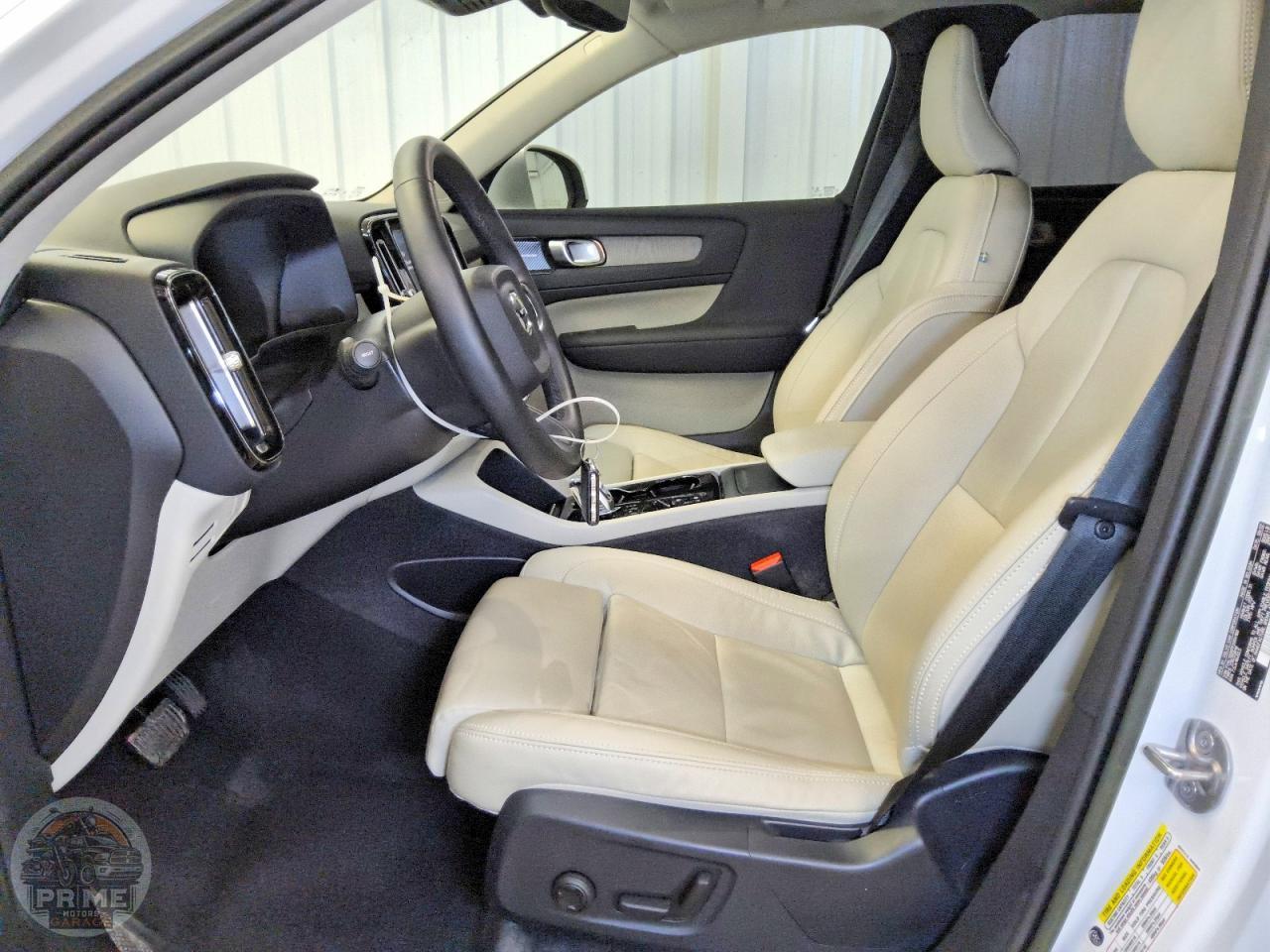 2023 VOLVO XC40 — фото 7