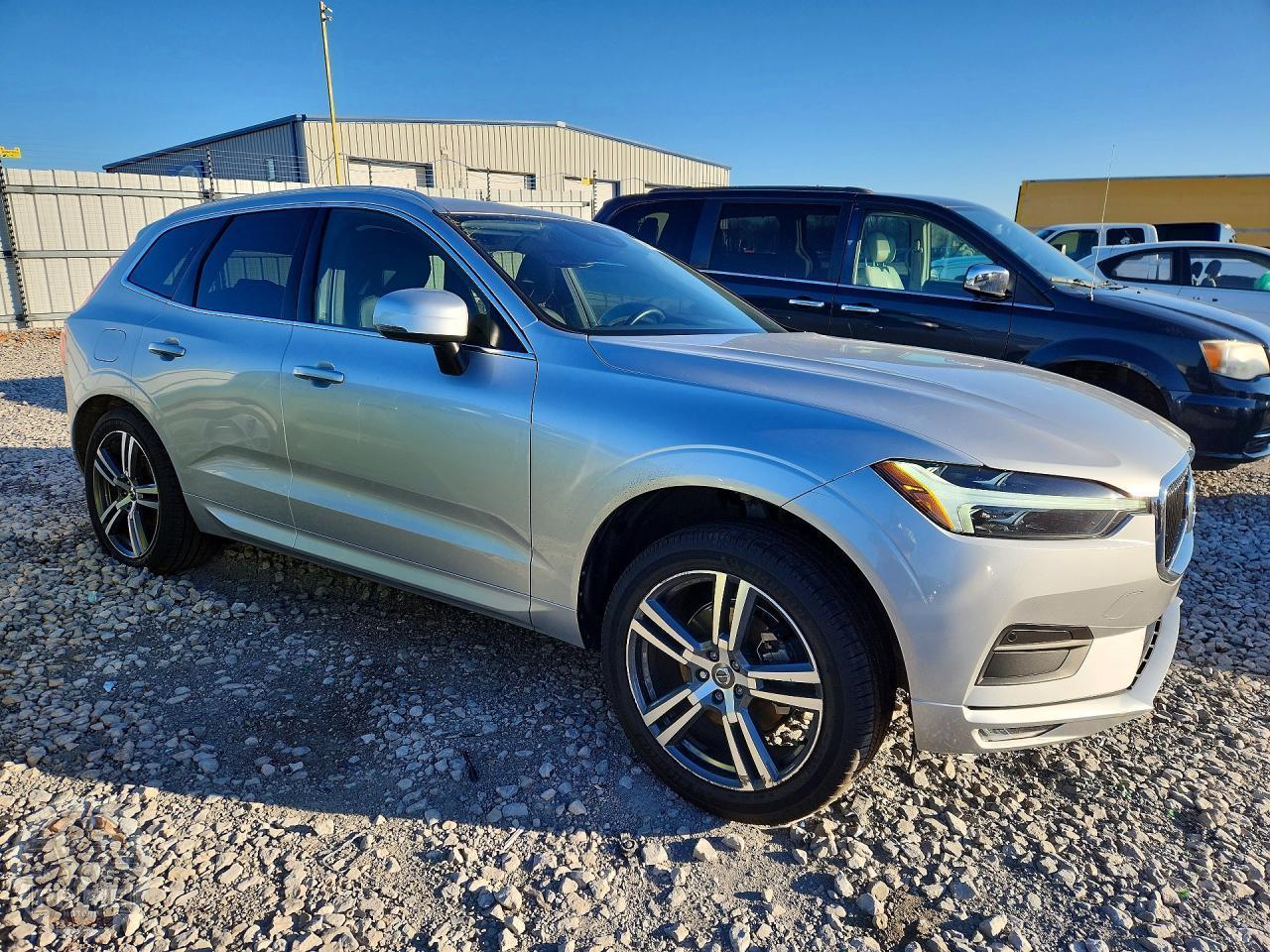 2021 VOLVO XC60 — фото 4