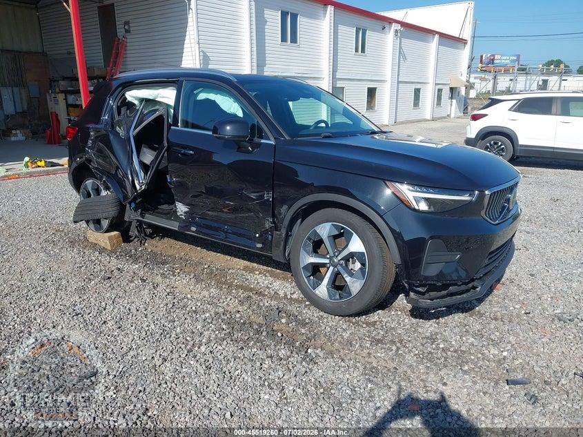 2025 VOLVO XC40 B5 CORE BRIGHT THEME — фото 1