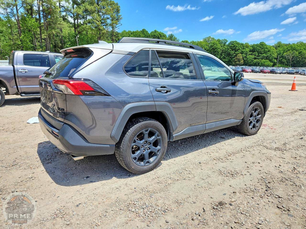 2020 TOYOTA RAV4 — фото 3