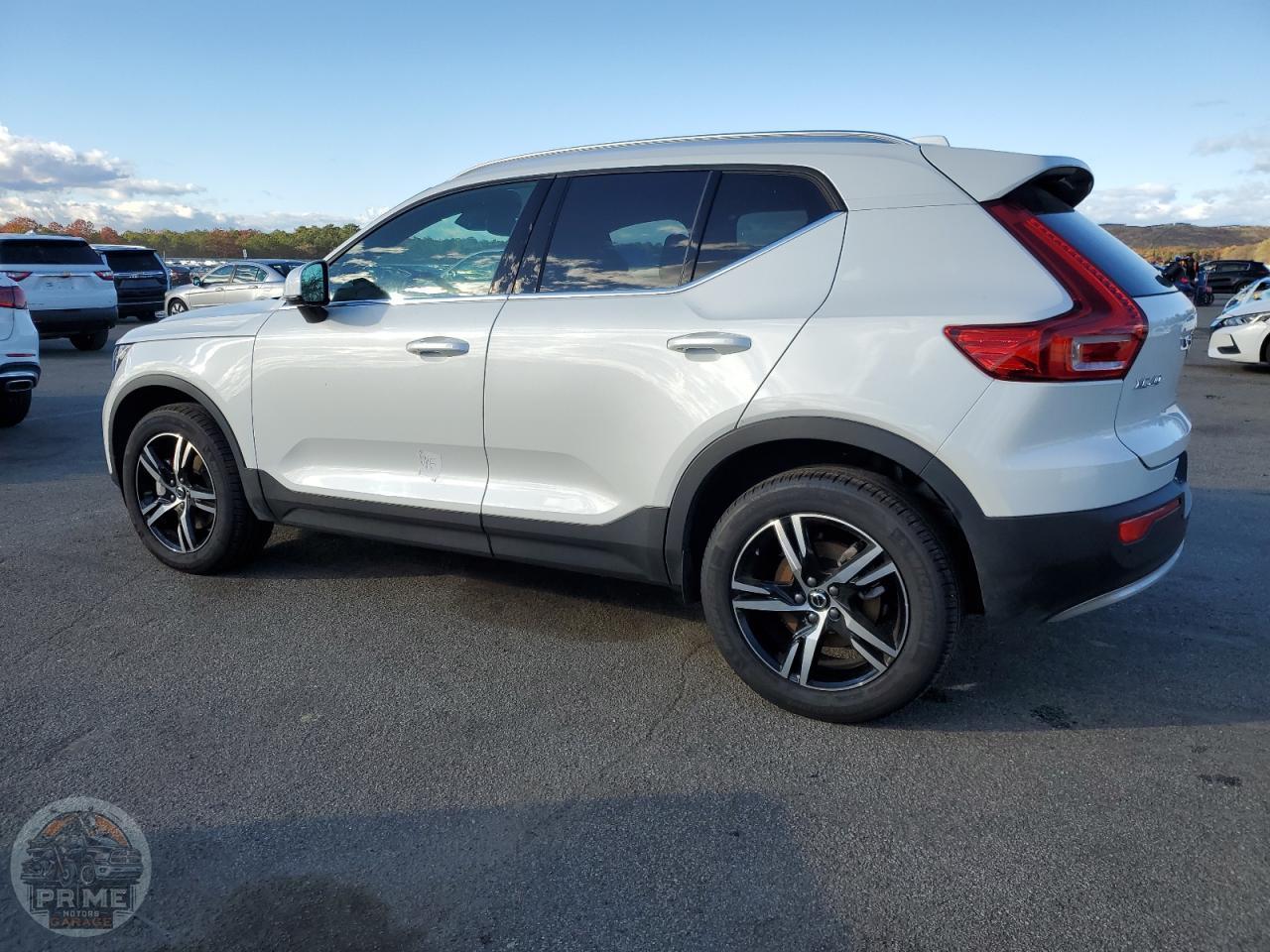 2025 VOLVO XC40 — фото 2