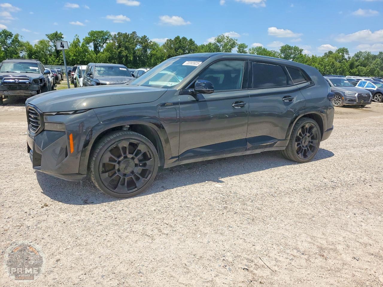 2025 BMW XM — фото 3