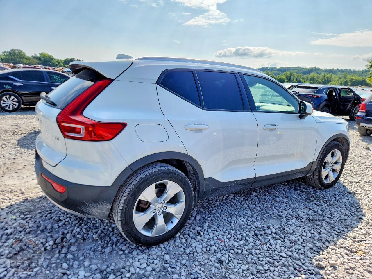 2020 VOLVO XC40 — фото 3