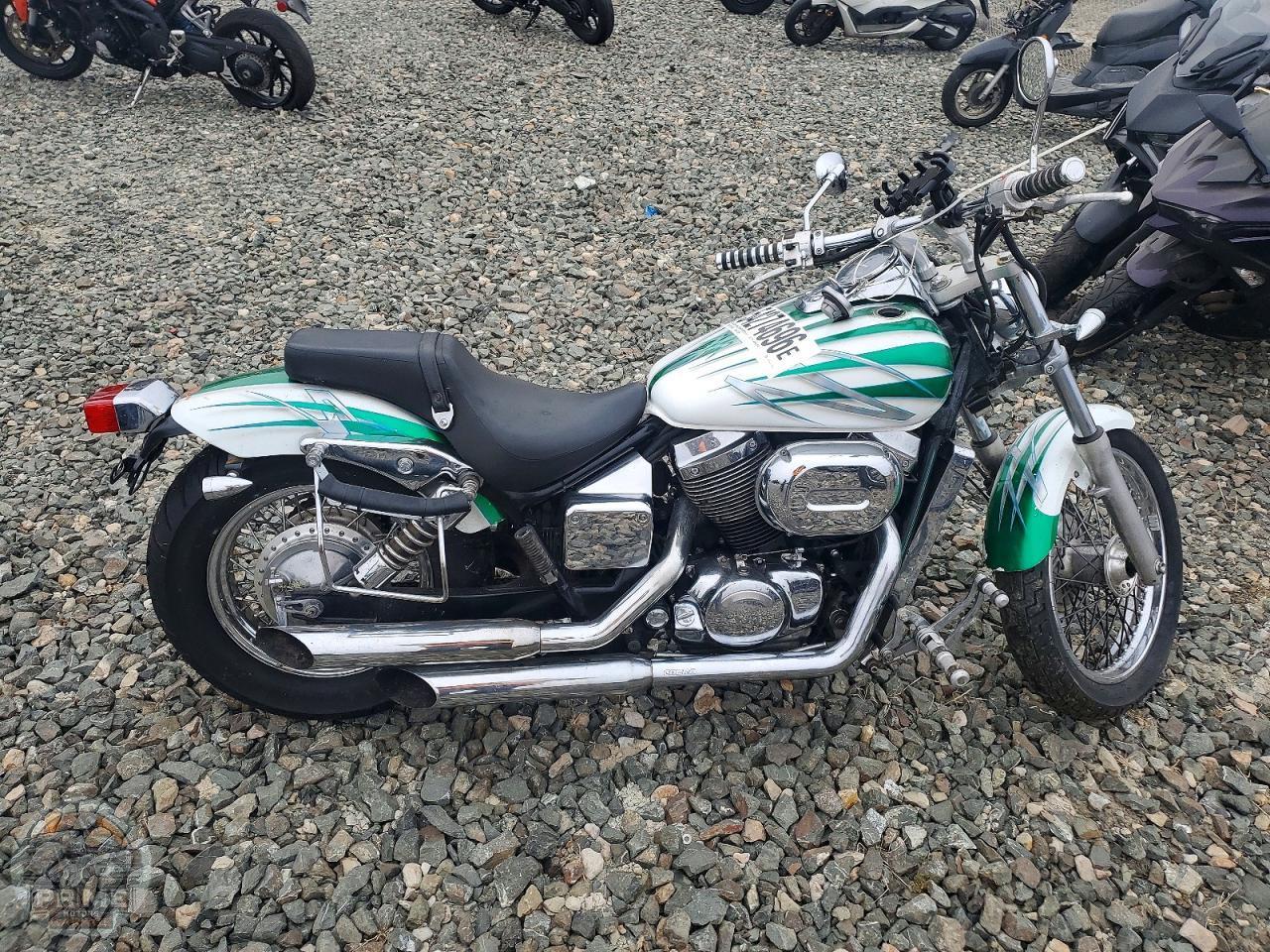 2001 HONDA VT750 — фото 1