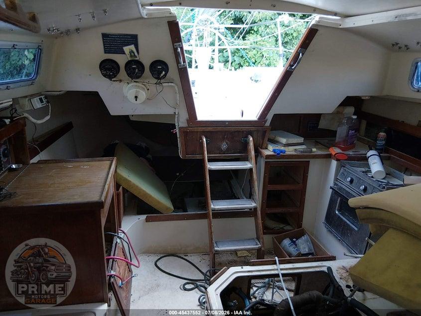 1985 CATALINA 30' — фото 16