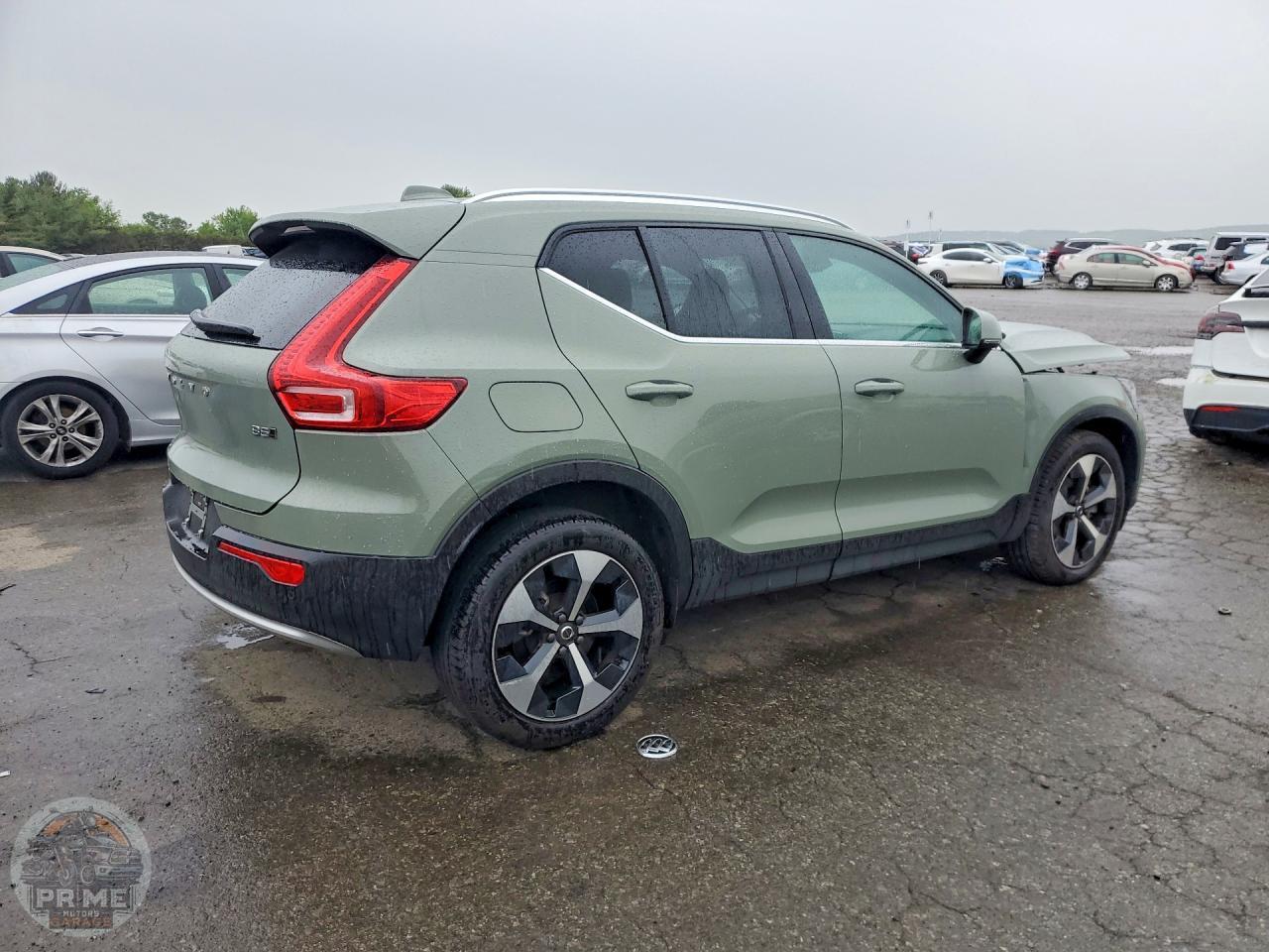 2025 VOLVO XC40 — фото 3