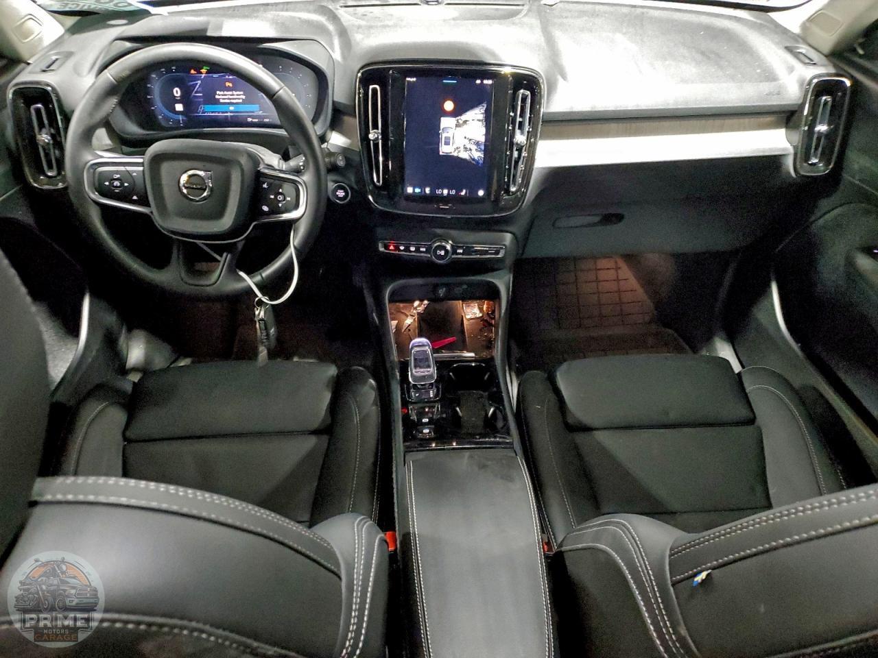 2025 VOLVO XC40 — фото 8