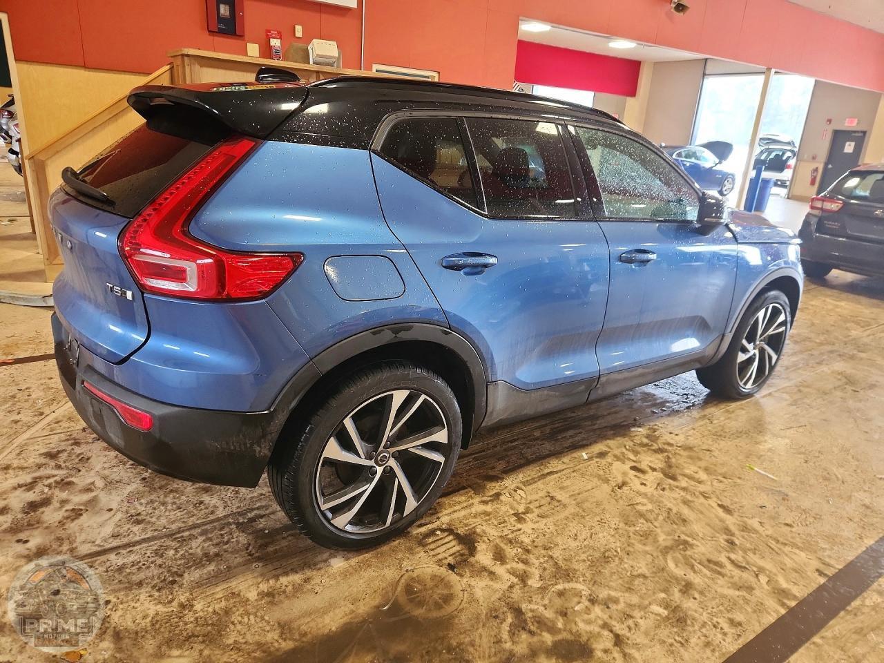 2021 VOLVO XC40 — фото 3
