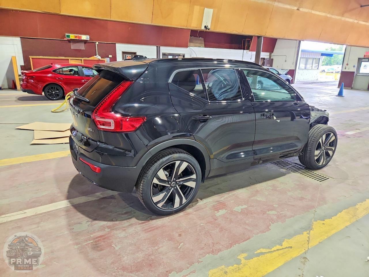 2026 VOLVO XC40 — фото 3