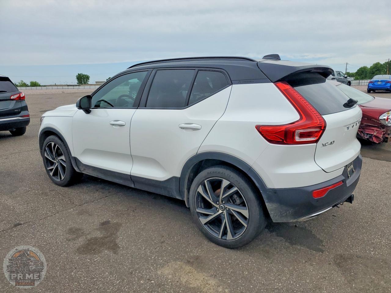 2020 VOLVO XC40 — фото 4