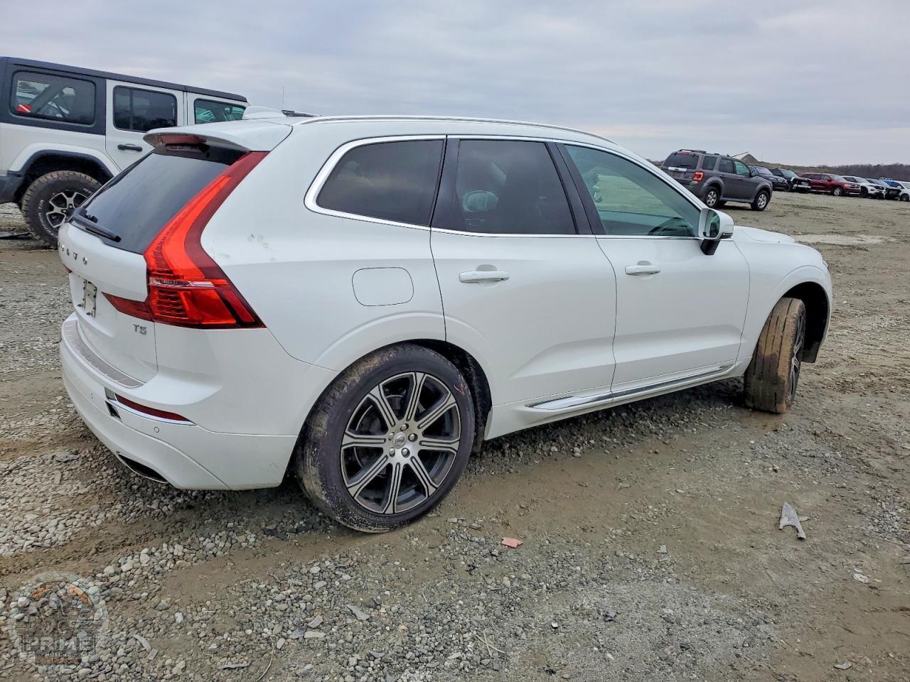 2021 VOLVO XC60 — фото 3