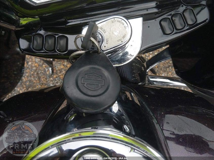 2017 HARLEY-DAVIDSON FLTRXS (ROAD GLIDE SPECIAL) ROAD GLIDE SPECIAL — фото 11