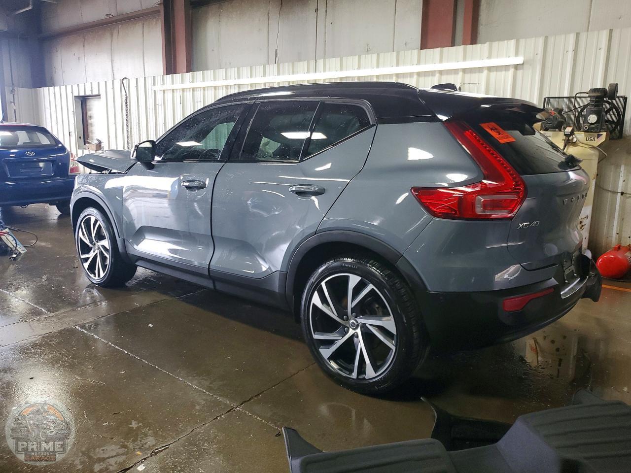 2022 VOLVO XC40 — фото 2
