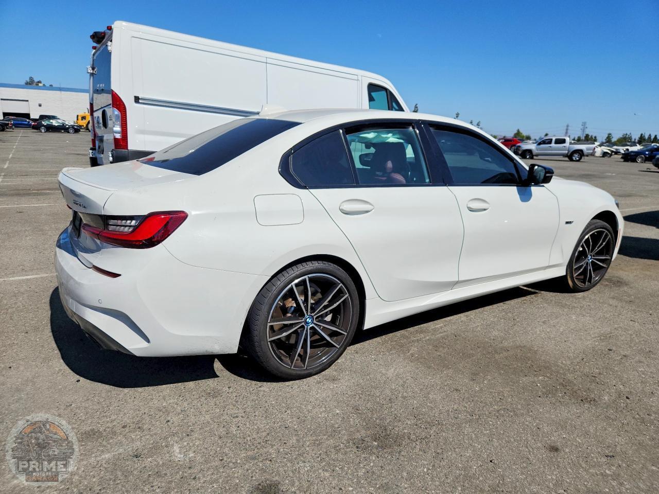 2022 BMW 3 SERIES — фото 3