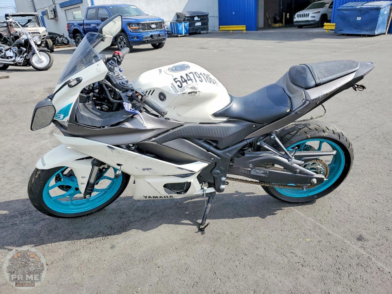 2024 YAMAHA YZFR3 — фото 3