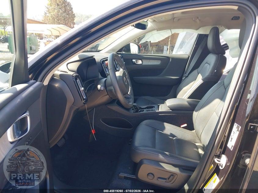 2025 VOLVO XC40 B5 CORE BRIGHT THEME — фото 5