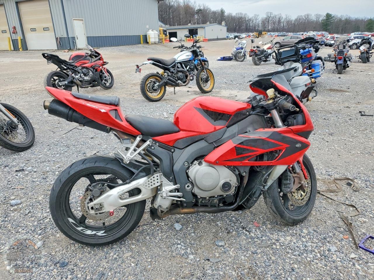 2004 HONDA CBR1000 — фото 3