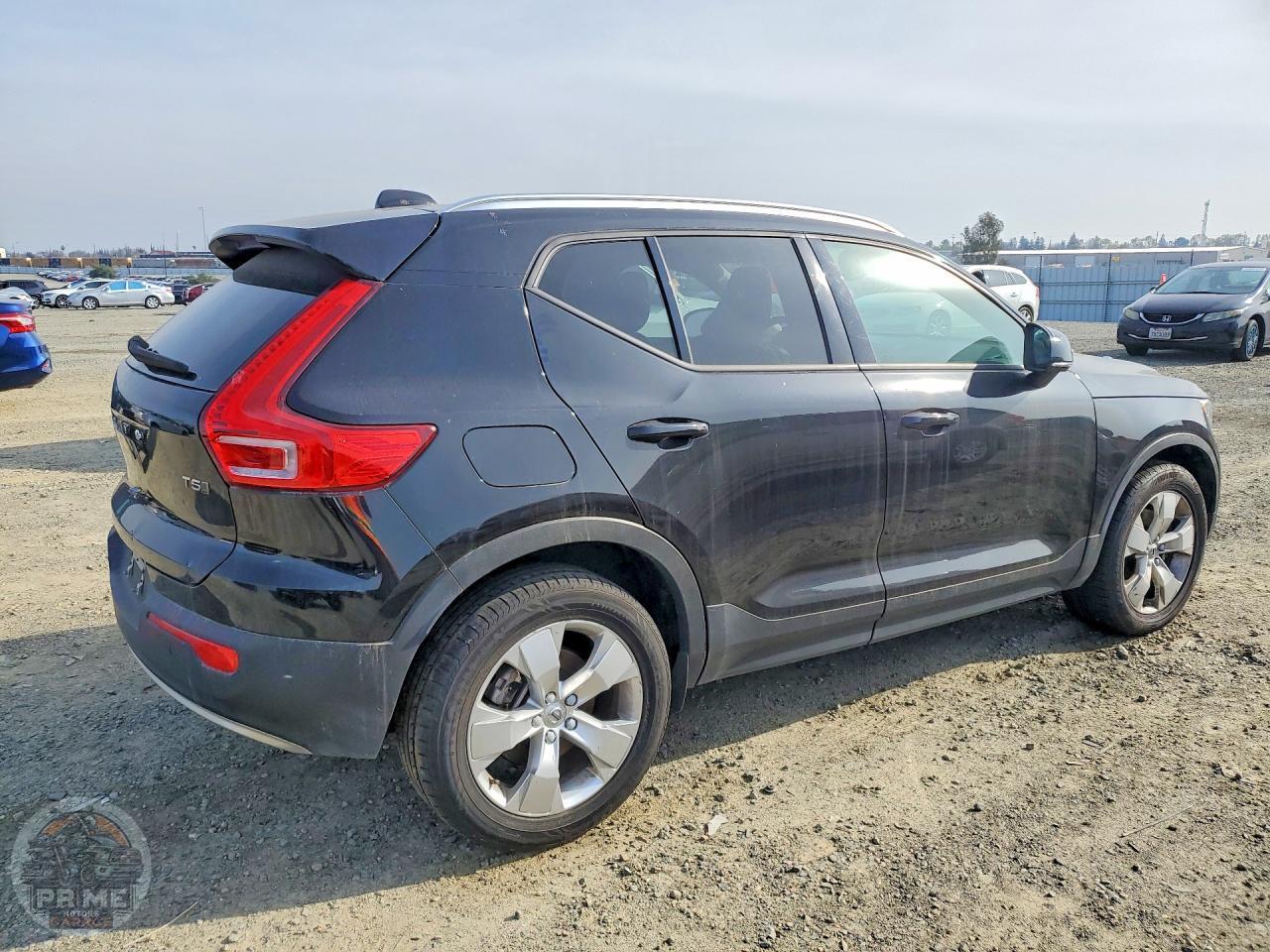2020 VOLVO XC40 — фото 3
