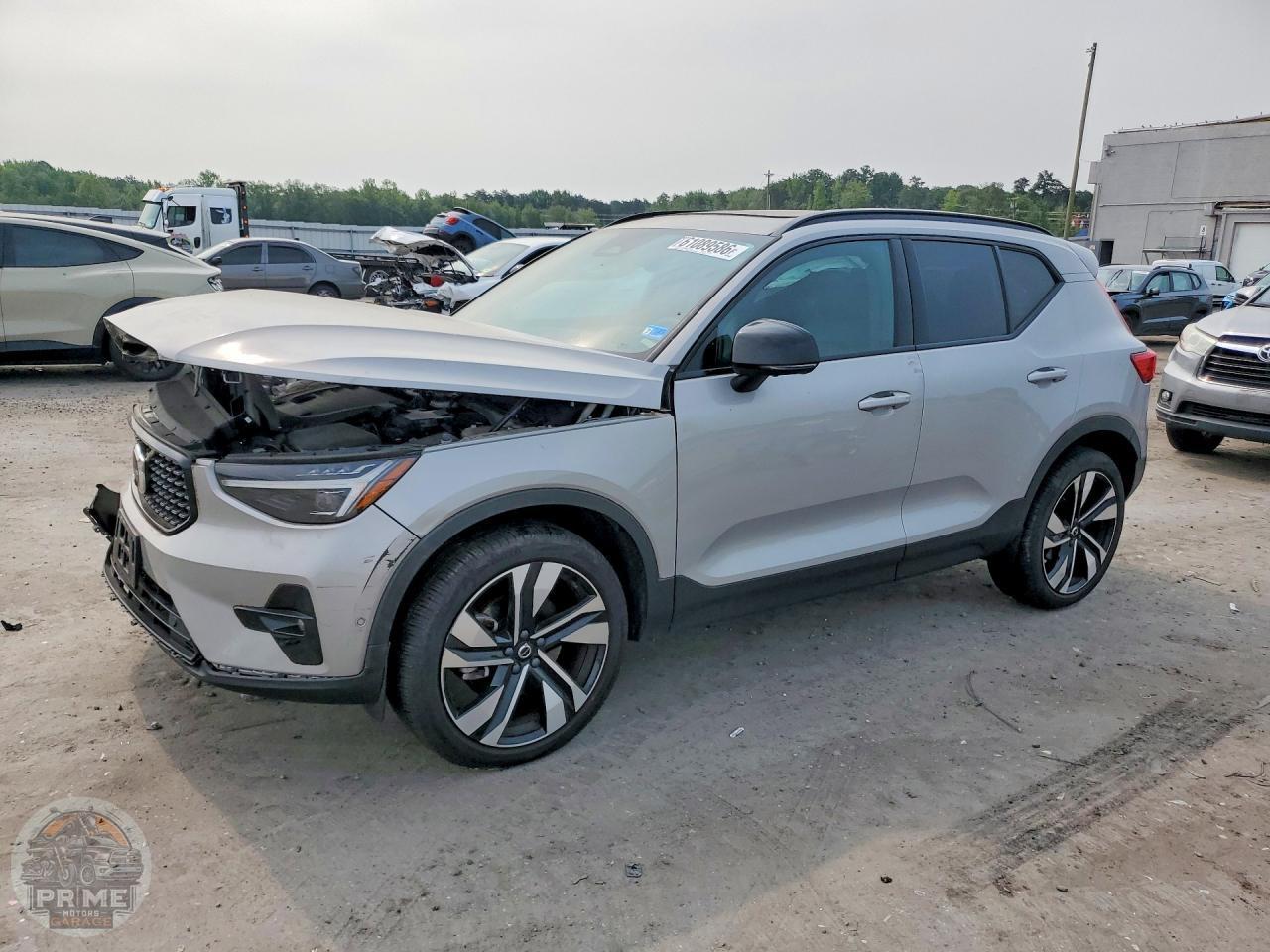 2023 VOLVO XC40 — фото 1
