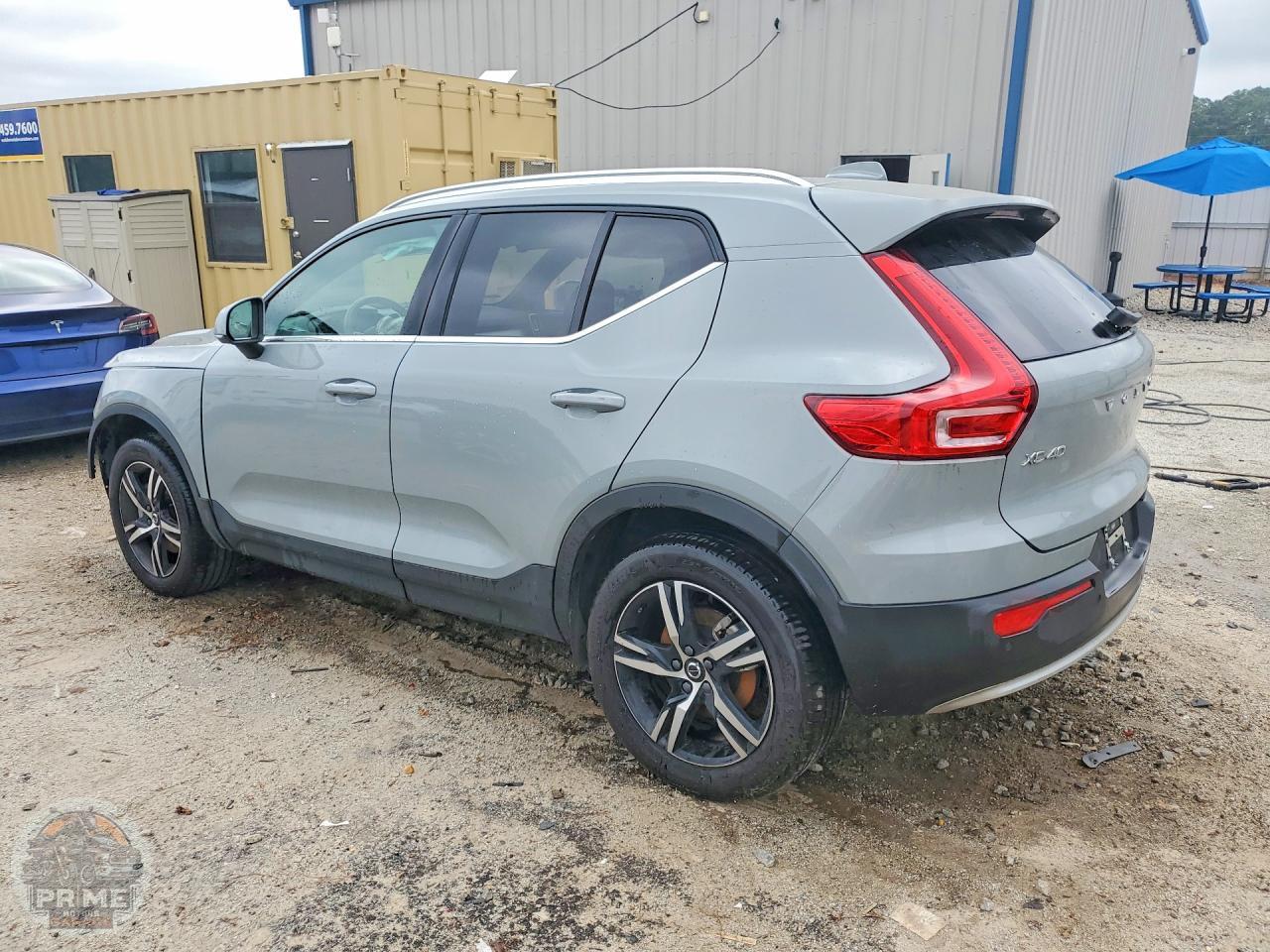 2025 VOLVO XC40 — фото 3